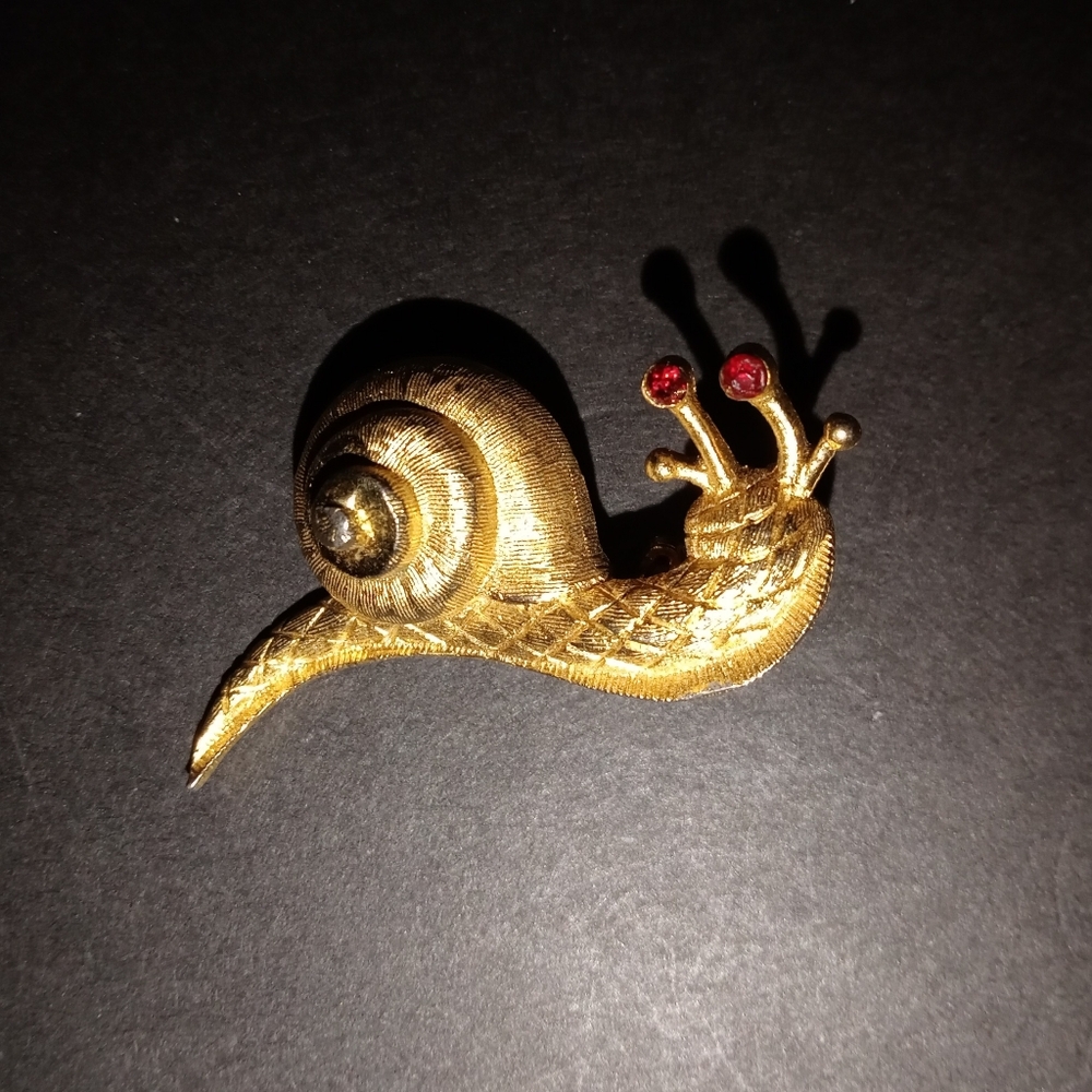 Itsy Bitsy Snail Pin